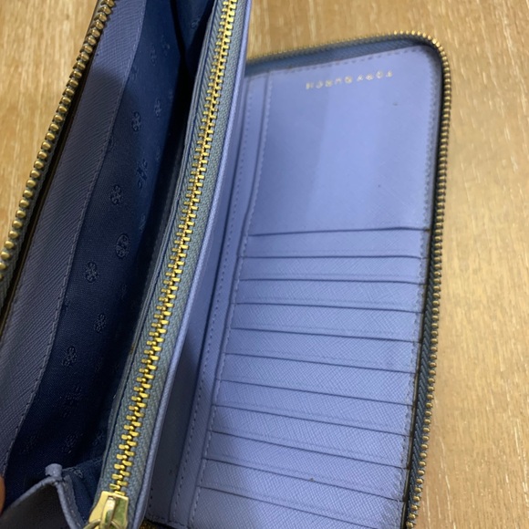 Tory Burch Robinson Zip Continental Wallet - Picture 16 of 16